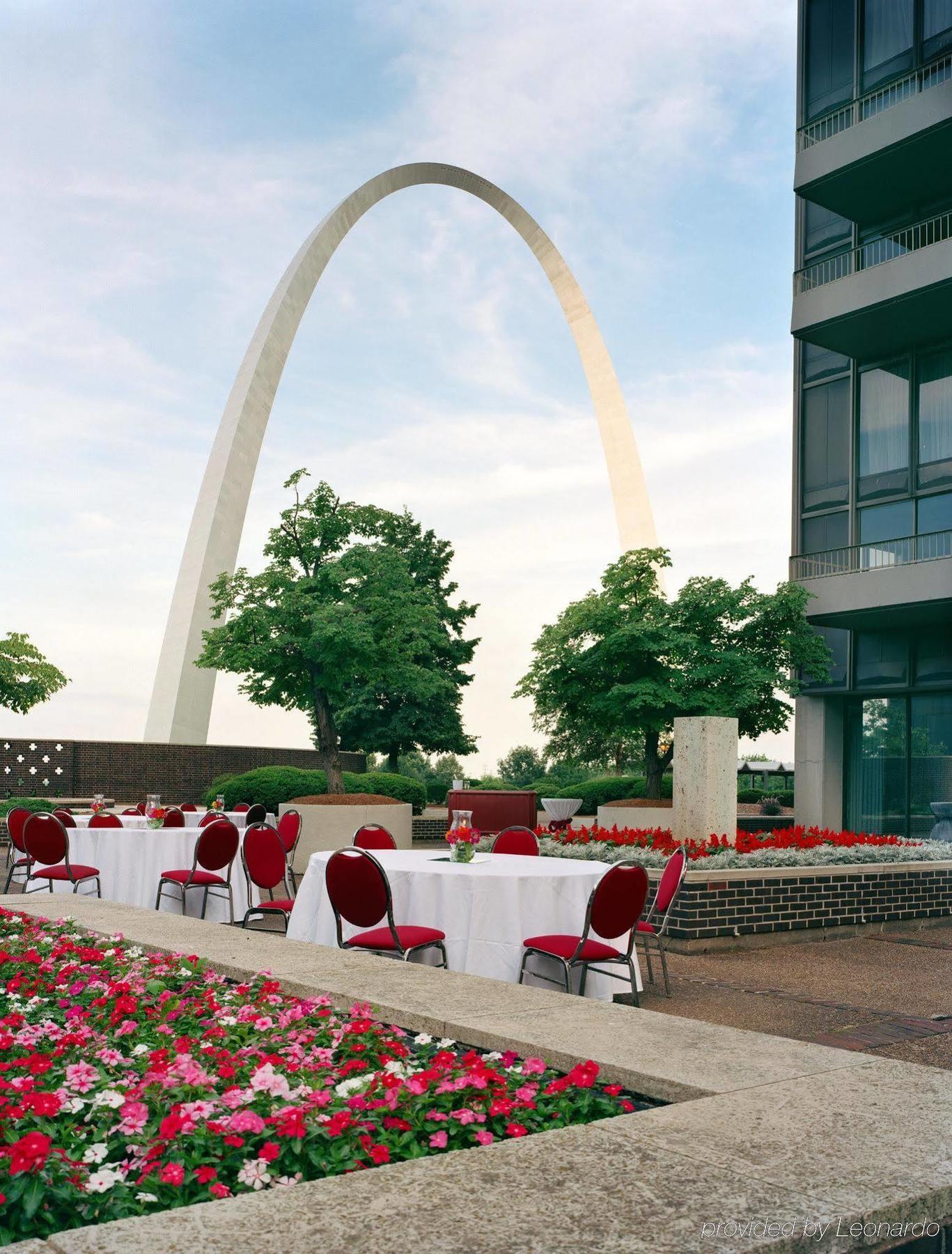 City Place Hotel Saint Louis Bagian luar foto