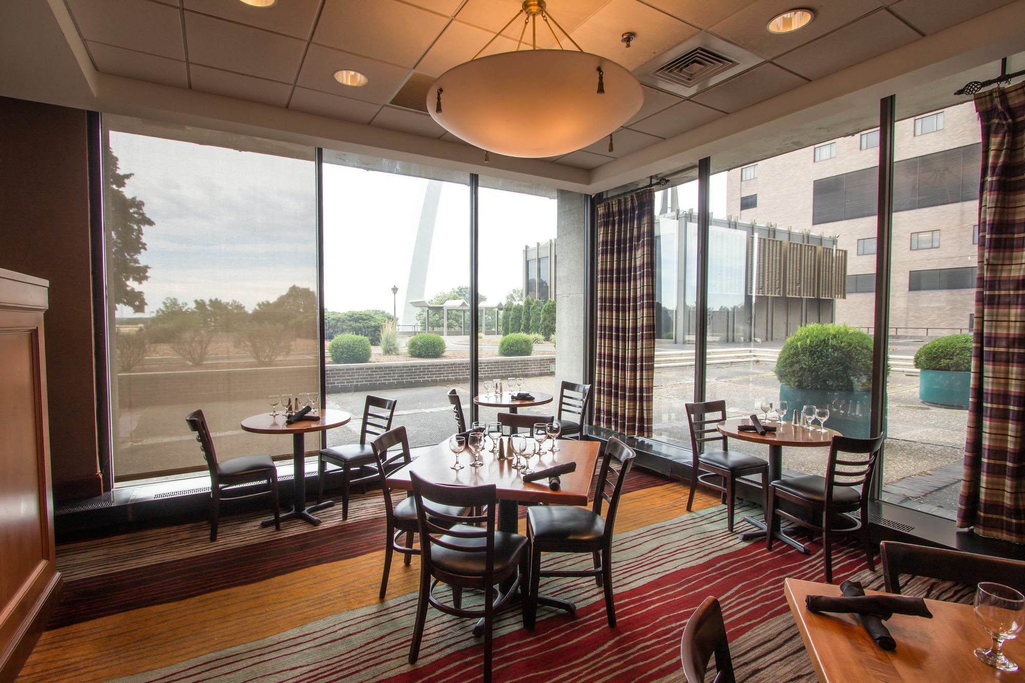City Place Hotel Saint Louis Bagian luar foto