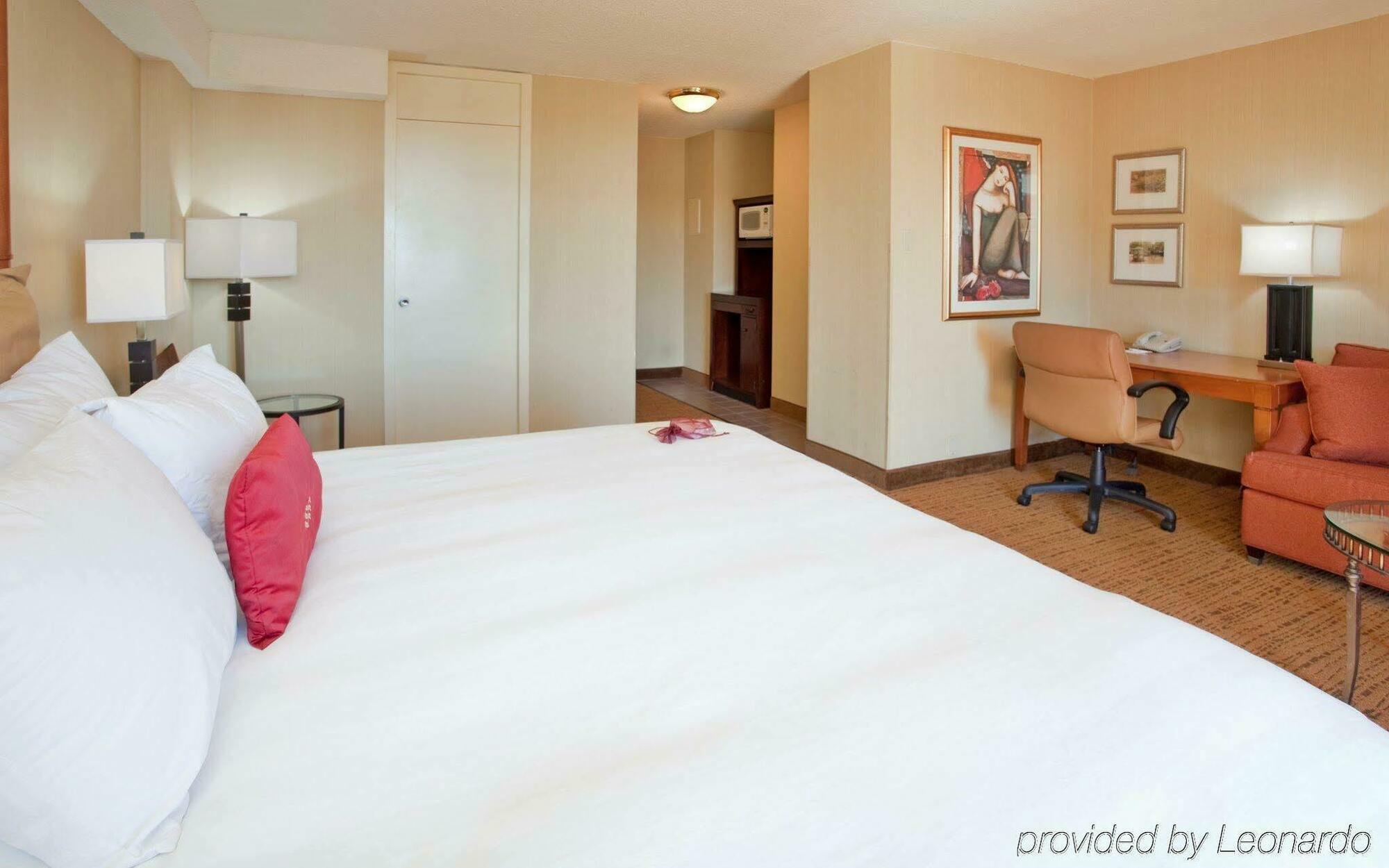 City Place Hotel Saint Louis Bagian luar foto
